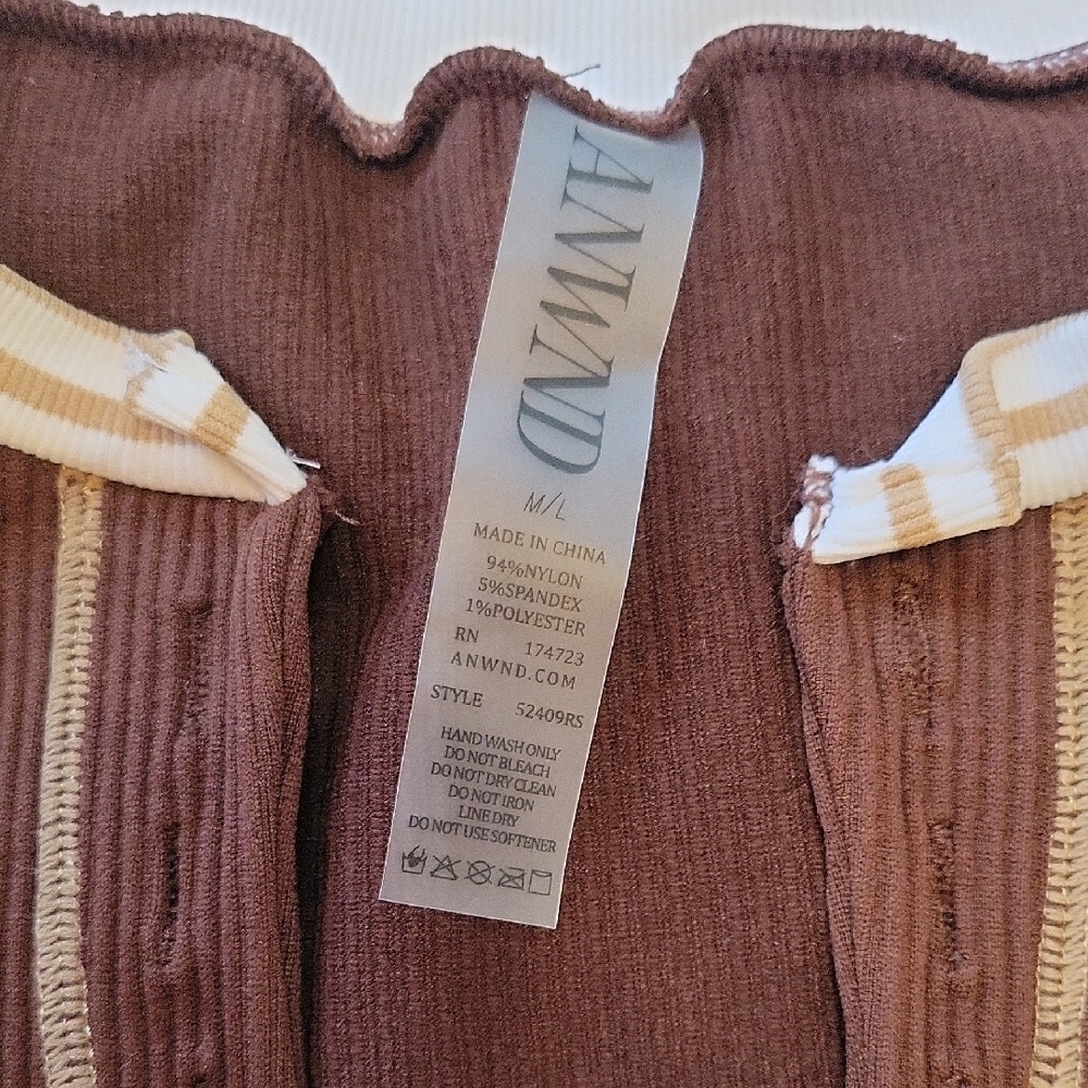 ANWND Chocolate Ribbed Crop Top Size M/L - Picture 2 of 9